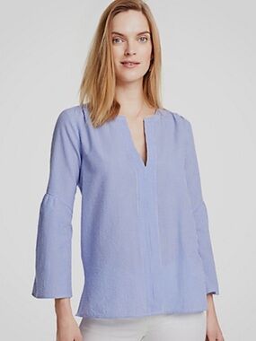 Ann Taylor Women’s Blue and White Seersucker Split-Neck Blouse Size Large